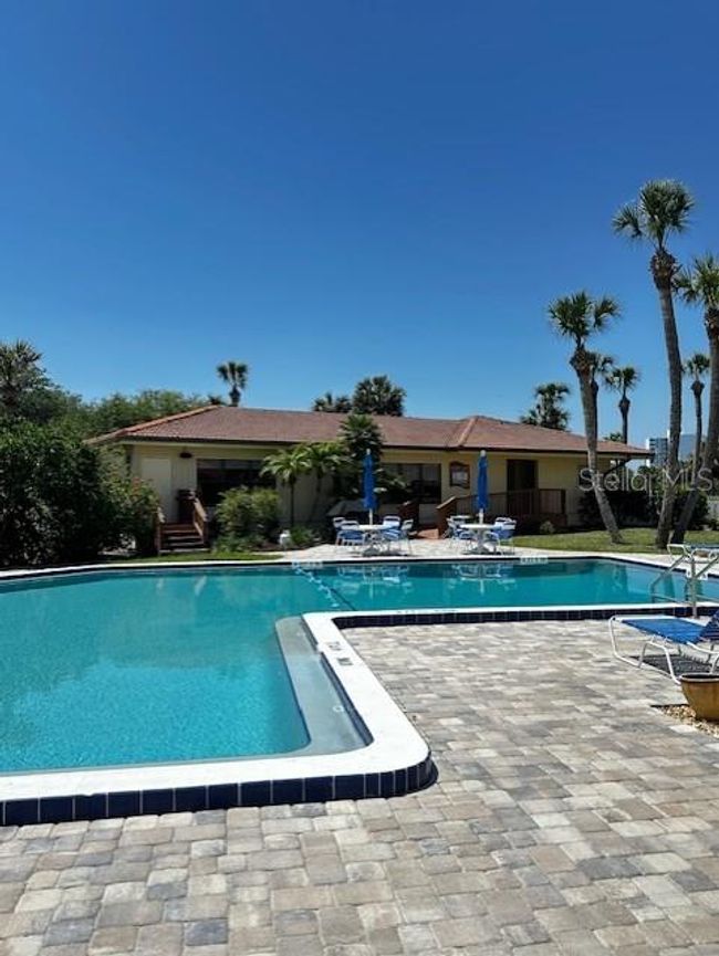 Pool and Clubhouse | Image 38