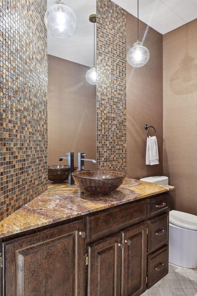 Main floor powder room | Image 28