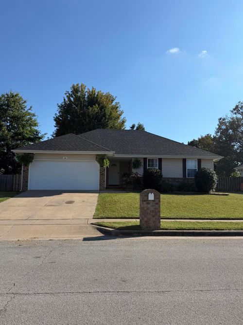 918 Dustin Ln, Nixa, MO, 65714-7868 | Card Image