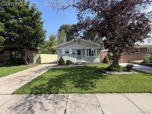 19597 Stafford St, Clinton Township, MI, 48035-4825 | Card Image