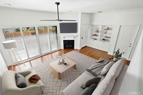 unit-d-18409 Collins St, Tarzana, CA, 91356-6532 | Card Image