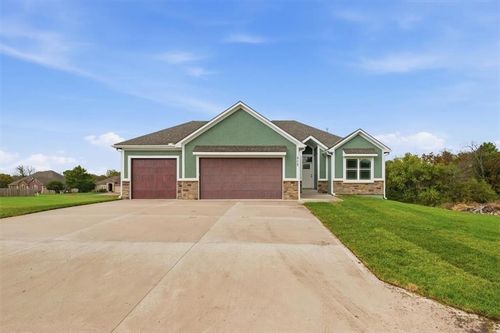 12417 Black Oak Cir, Peculiar, MO, 64078-9615 | Card Image