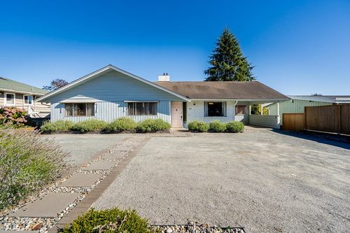 40 10th Ave E, New Westminster, BC, V3L4R5 | Card Image