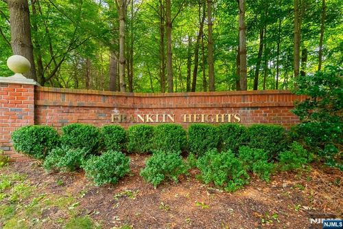 2249 Margaret Ct, Mahwah, NJ, 07430-3827 | Card Image