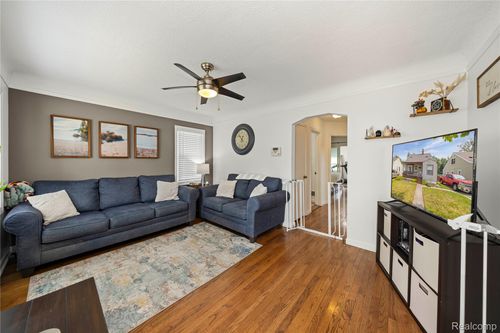 20420 Norborne, Redford, MI, 48240-1109 | Card Image