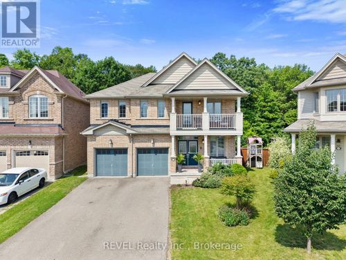 8517 Sweet Chestnut Dr, Niagara Falls, ON, L2H0N1 | Card Image