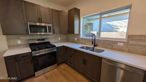 3368 N Pebble Rapids Pl, Tucson, AZ, 85712-6681 | Card Image