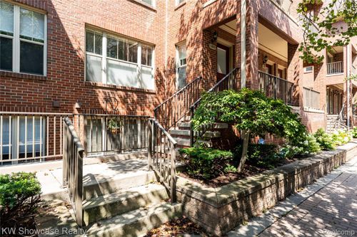 138 Tiffany Ln, Royal Oak, MI, 48067-3272 | Card Image