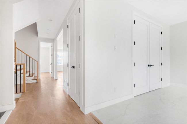 View of corridor | Image 28