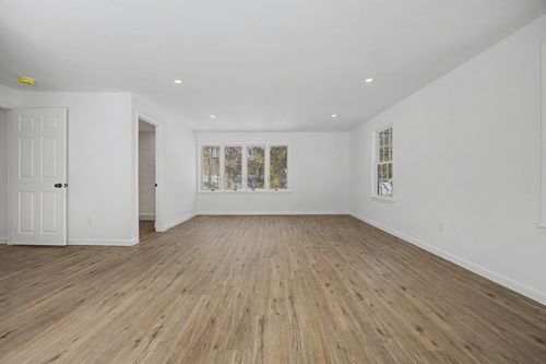 12 Davis Rd, Merrimack, NH, 03054-3320 | Card Image