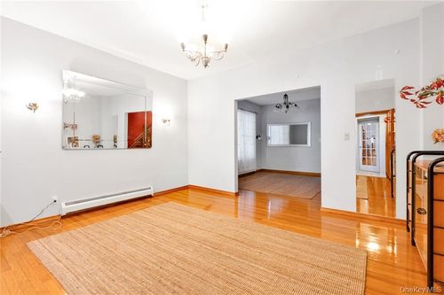 82 W End Ave, New York, NY, 10023-6385 | Card Image
