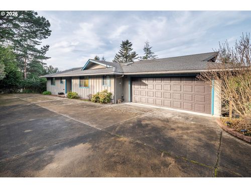 875 Signal Way, Coos Bay, OR, 97420-2236 | Card Image