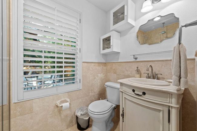 Pool house/office/guest house bathroom | Image 18