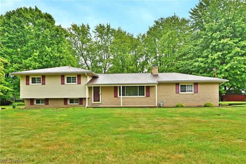 3246 Circle Dr, Cortland, OH, 44410-1702 | Card Image