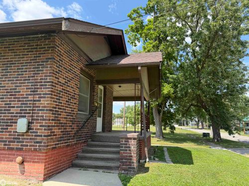 516 N 8th St, Centerville, IA, 52544-1310 | Card Image