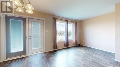 175 Chateau Cres, Townhouse with 3 bedrooms, 3 bathrooms and null parking in Pilot Butte SK | Image 2