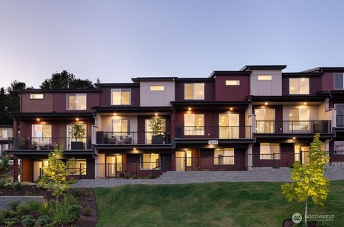 b-13205 Ne 127th Way, Kirkland, WA, 98034 | Card Image