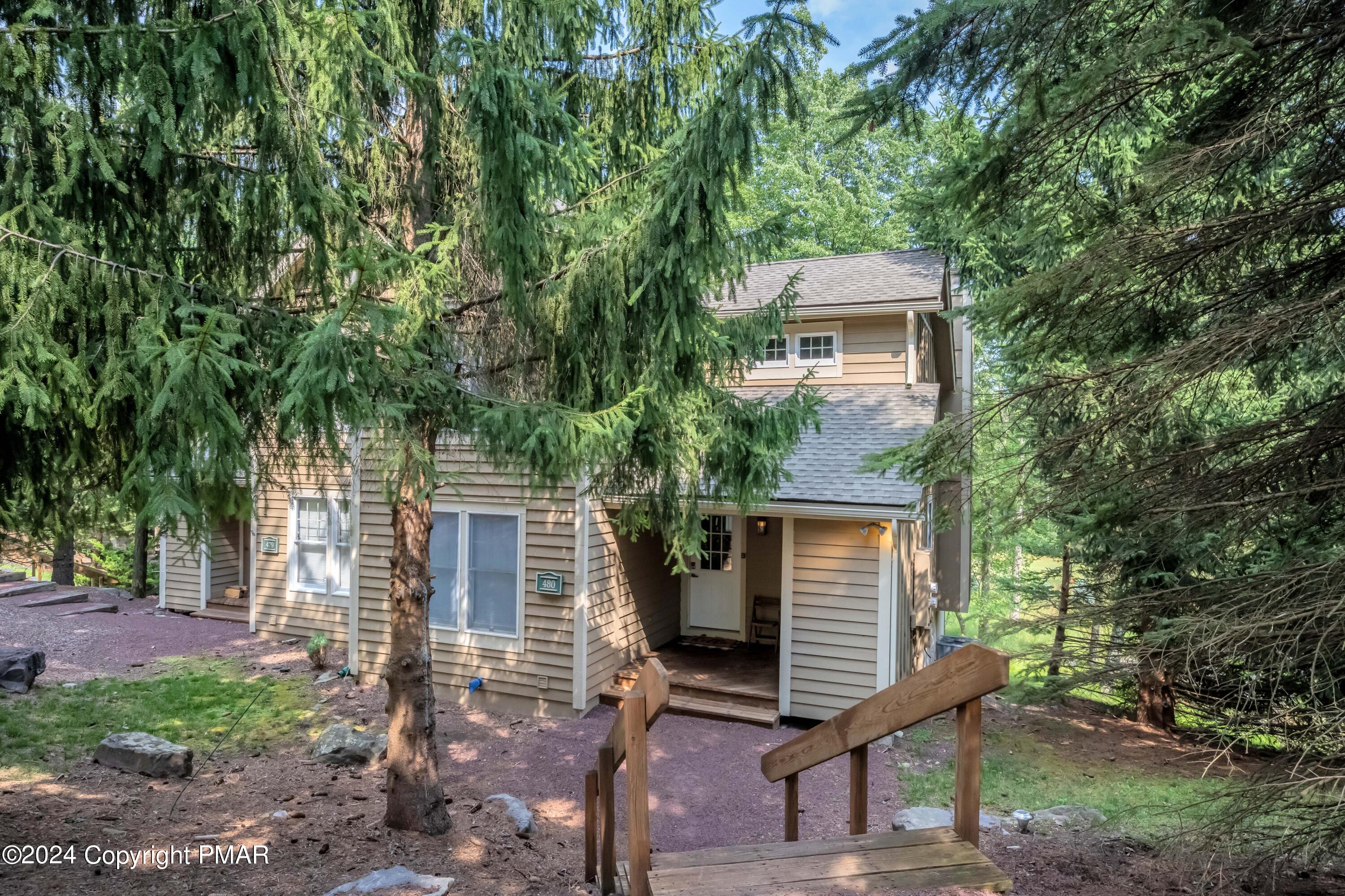Spruce Dr, Tannersville, PA 18372