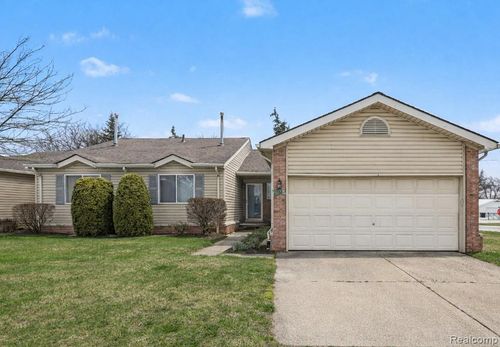 24326 Juliet Dr, Center Line, MI, 48015-1024 | Card Image