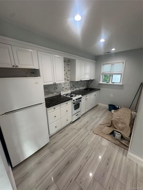 15924 80th Street, New York, NY, 11414 | Card Image