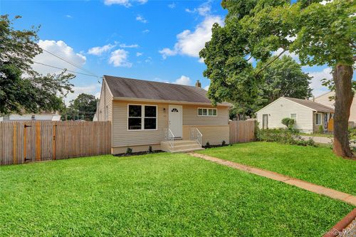 53 Saint Peters Dr, Brentwood, NY, 11717-1015 | Card Image