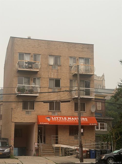 3b-3451 Leavitt Street, New York, NY, 11354 | Card Image