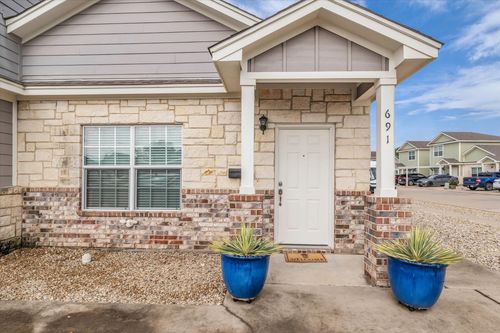 691 Park St, Mcgregor, TX, 76657-1614 | Card Image