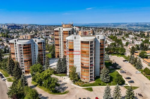 292-20 Coachway Road Sw, Calgary, AB, T3H1E6 | Card Image