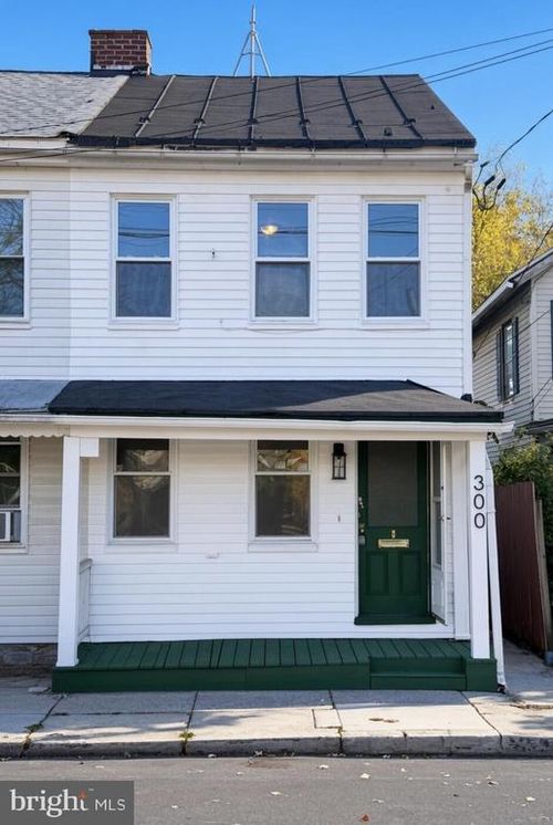 300 E Louther St, Carlisle, PA, 17013-2529 | Card Image