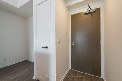 905 - 1 Bloor St E, Condo with 1 bedrooms, 1 bathrooms and null parking in Toronto ON | Image 2