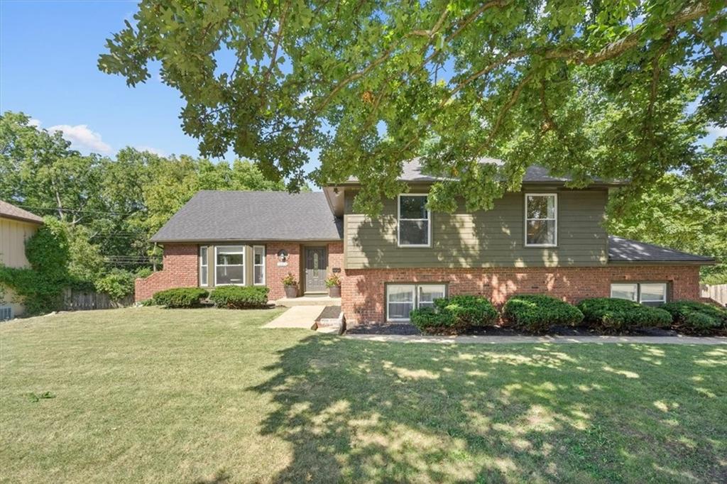Valley Brook Dr, Grandview, MO 64030