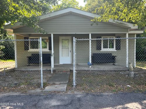 203 Cobb St, Mount Olive, NC, 28365-2538 | Card Image
