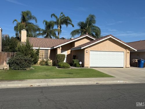 3200 Cattleman St, Bakersfield, CA, 93312-3323 | Card Image
