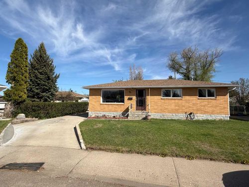 1481 9 Ave Ne, Medicine Hat, AB, T1A6E9 | Card Image