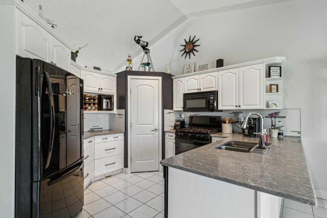 9 Fern Glade Crescent, House other with 4 bedrooms, 3 bathrooms and 4 parking in Sylvan Lake AB | Image 6