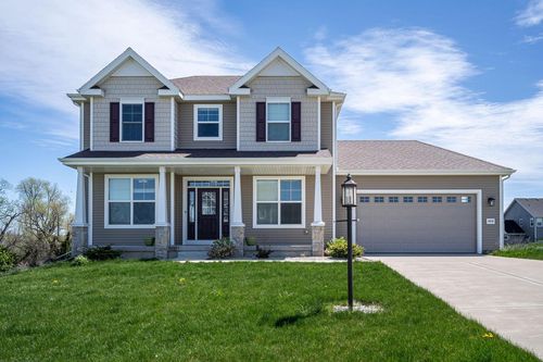 8836 S Buckhorn Grove Way, Franklin, WI, 53132-2843 | Card Image