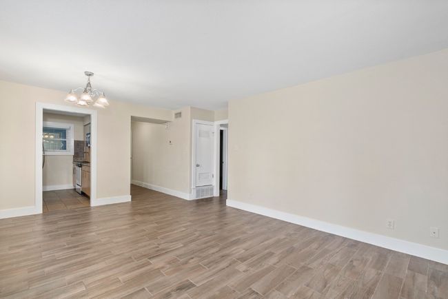 APT-110 - 3815 Guadalupe St, Condo with 2 bedrooms, 1 bathrooms and 2 parking in Austin TX | Image 6