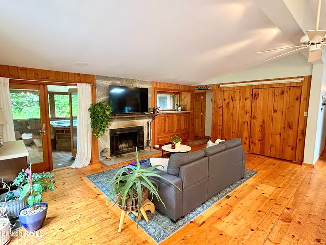 305 Shadow Ln, House other with 3 bedrooms, 3 bathrooms and null parking in Sandisfield MA | Image 5