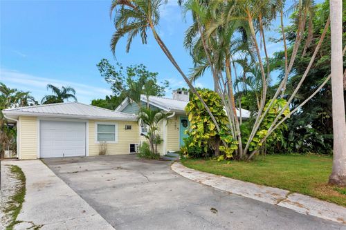 1712 Cheyenne St, Sarasota, FL, 34231-8825 | Card Image
