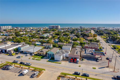 4415 Avenue S, Galveston, TX, 77550-8551 | Card Image
