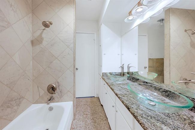 Jack-N-Jill bathroom between secondary bedrooms. | Image 19