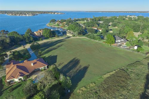 62 Lake Estates Dr, Montgomery, TX, 77356-8068 | Card Image