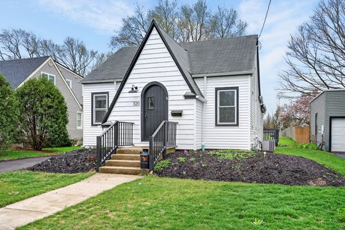 320 Chalmers St, Geneva, IL, 60134-2805 | Card Image