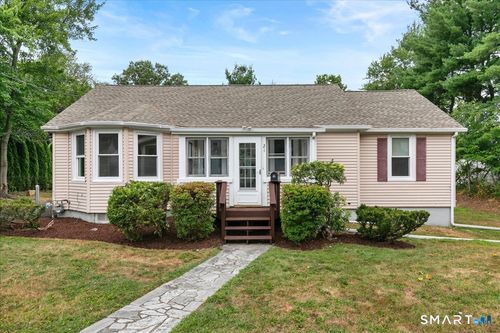 21 Green St, Trumbull, CT, 06611-3505 | Card Image