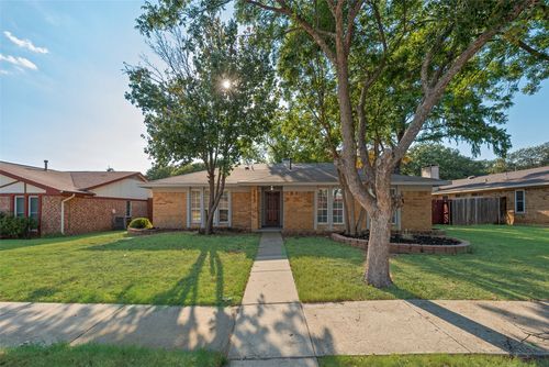 1422 Westwood Dr, Lewisville, TX, 75067-5055 | Card Image