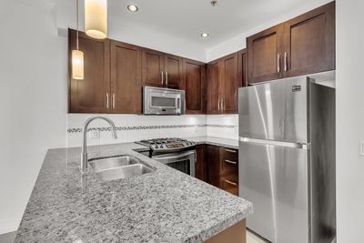 301 - 116 W 23rd St, Condo with 2 bedrooms, 1 bathrooms and 1 parking in North Vancouver BC | Image 3