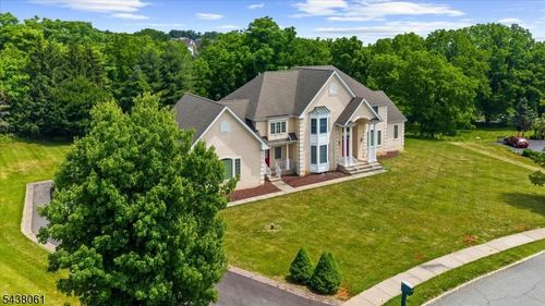12 Manchur Ct, Flemington, NJ, 08822-4038 | Card Image