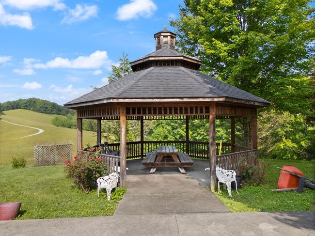 225 Hilltop Rd, Home with 3 bedrooms, 3 bathrooms and null parking in East Bernstadt KY | Image 98
