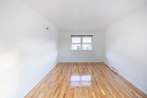 240-02 65th Ave, Douglaston, NY, 11362 | Card Image