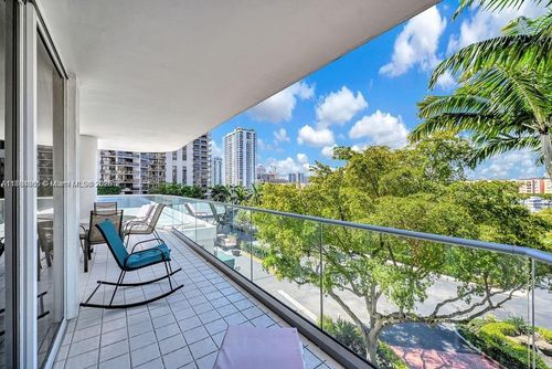 apt-5d-19707 Turnberry Way, Aventura, FL, 33180-2501 | Card Image